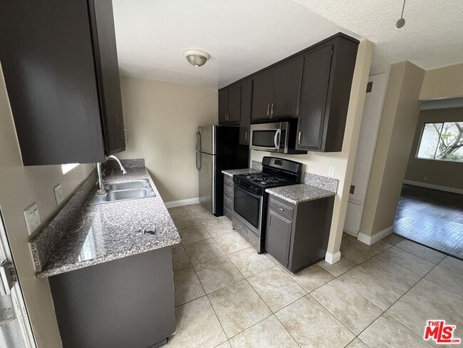 Foto del edificio - 6233 N Clybourn Ave