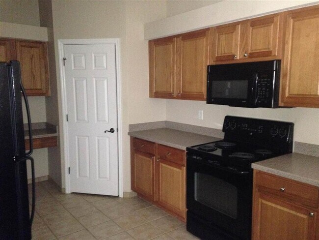 Foto del edificio - 104 Laurel Wood Way