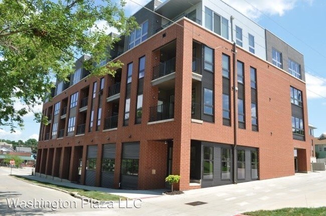 Building Photo - 146 S Van Buren St
