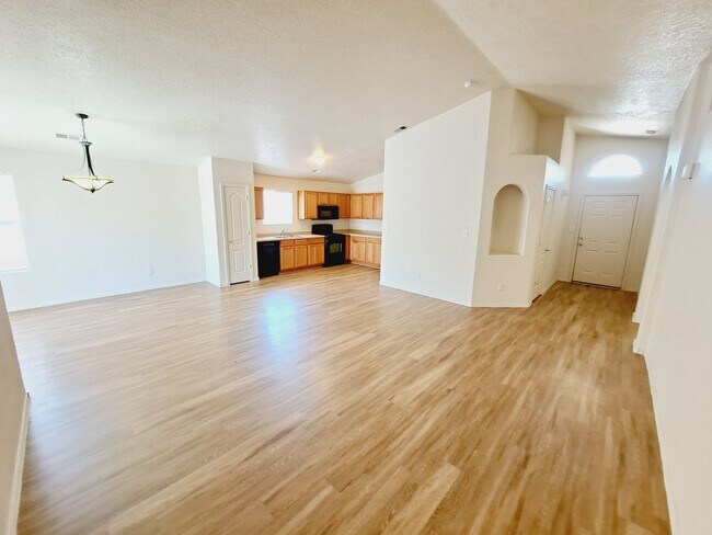 Foto del edificio - 3 bed 2 bath home in Huning Ranch