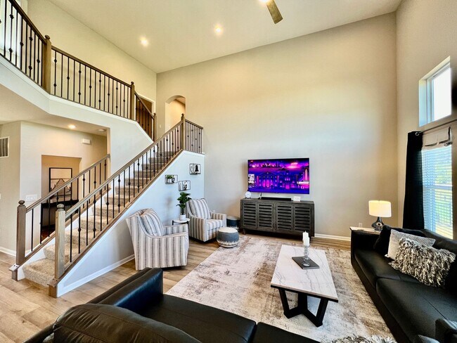 Foto del edificio - Fully Furnished Executive Miamisburg Home