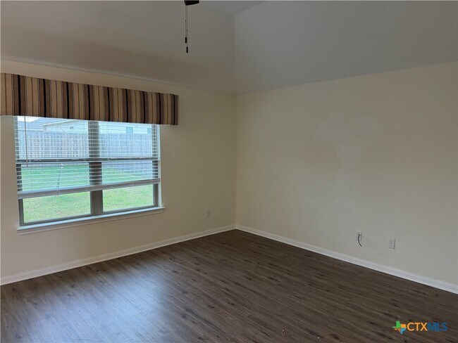 Foto del edificio - 8016 Bridgepointe Dr