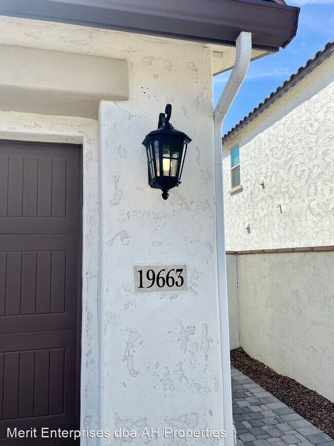 Foto del edificio - 4 br, 3 bath House - 19663 W EXETER BLVD