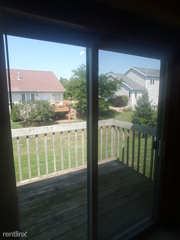 4 br, 2 bath Apartment 120 paradise cir Condo for Rent in DeForest