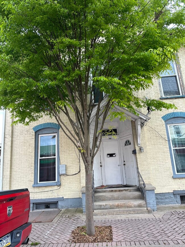 Building Photo - 316 N Grove St