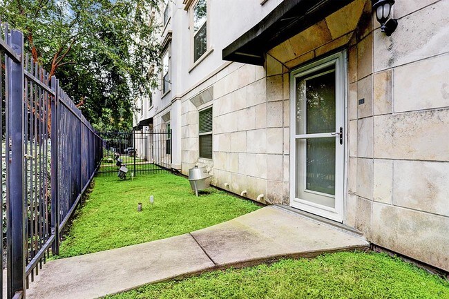 3501 Chenevert St Unit 3 Houston Tx 77004 Condo For Rent In