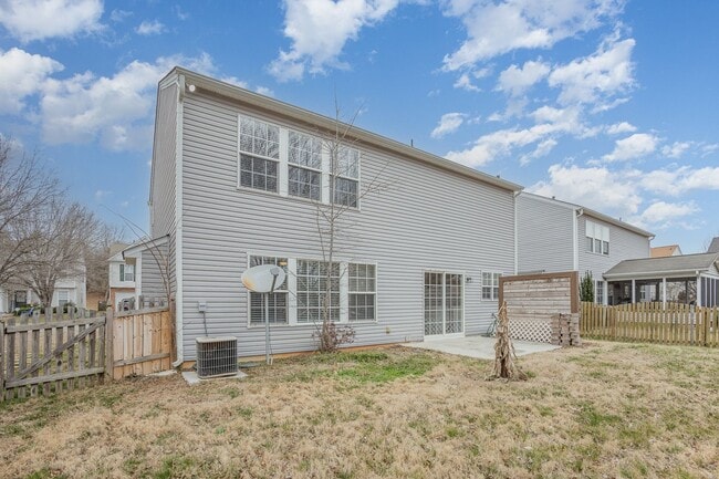 Building Photo - Elegant 4-bedroom Ballantyne home located ...