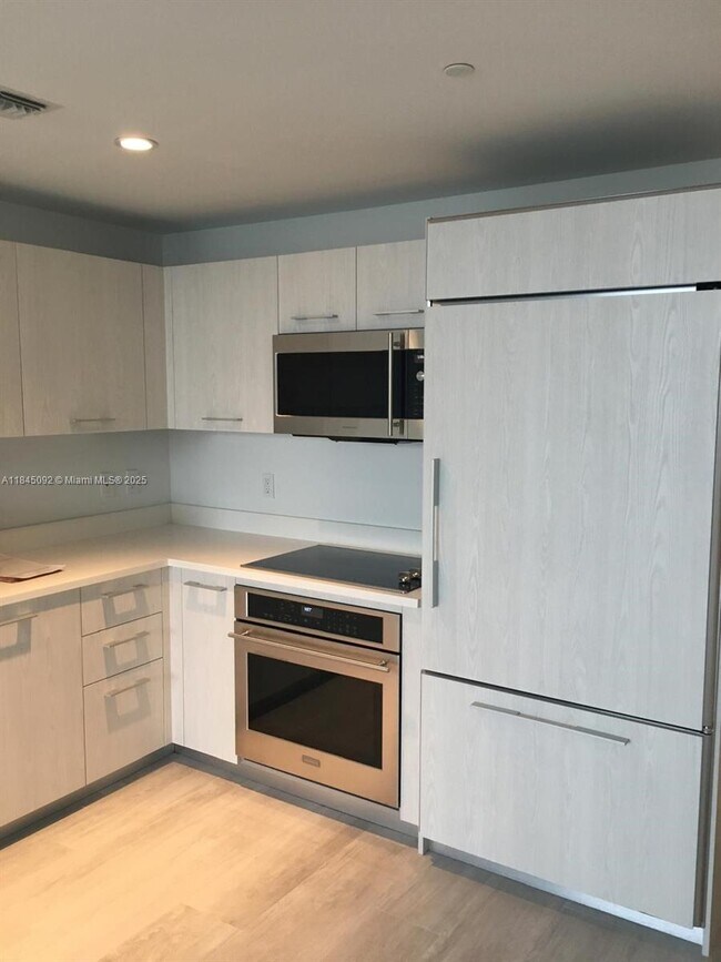 Foto del edificio - 45 SW 9th St