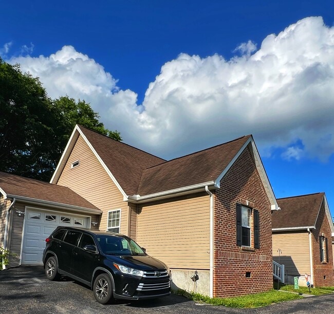 Building Photo - 10837 Woody Dr