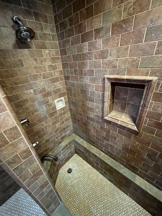 Foto del edificio - Beautiful Visalia Home Available Now!