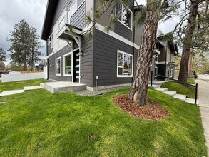Building Photo - 3925 E 32nd Ave
