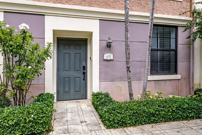 Foto del edificio - 691 Hibiscus St