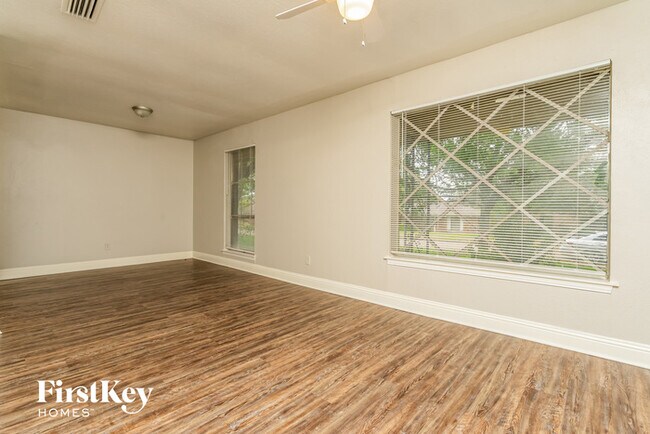 Building Photo - 1315 Fernwood Dr