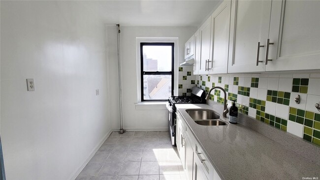 Building Photo - 62-64 Saunders St