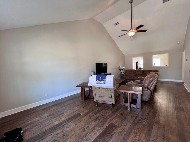 Foto del edificio - Fantastic 2 bedroom 2 bath townhome