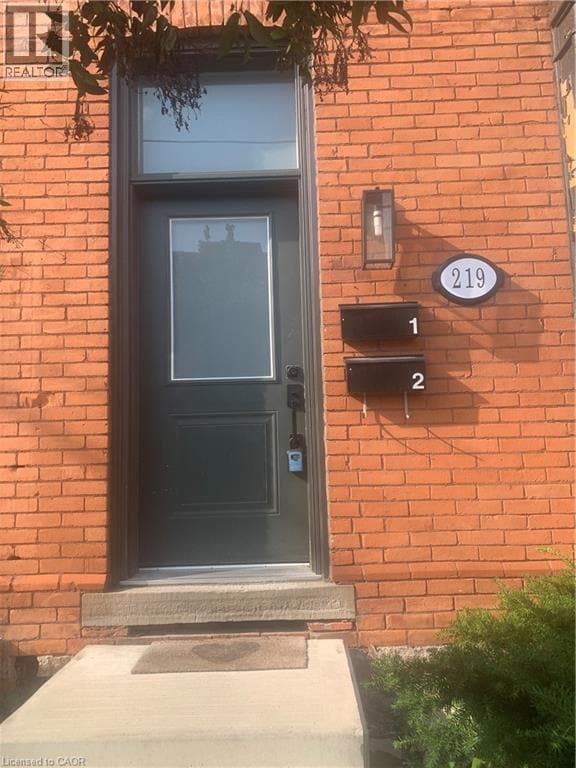 Building Photo - 219 Stinson St