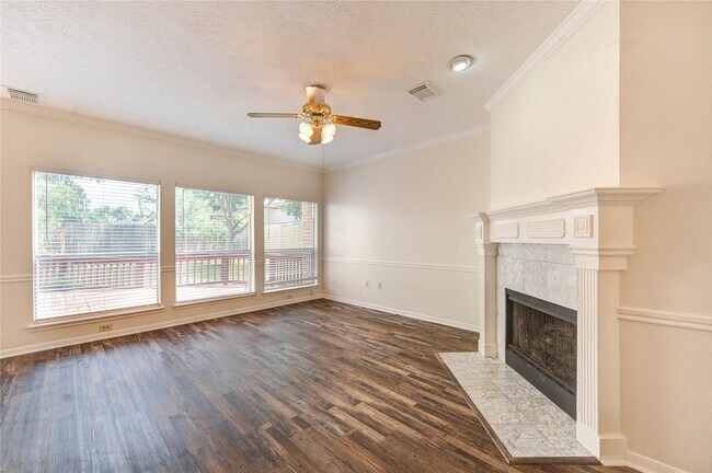 Foto del edificio - 14823 Atterbury Dr