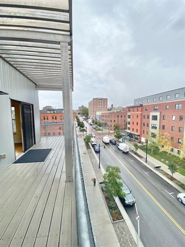 Building Photo - Two Bedroom Condo Downtown Burlington with...