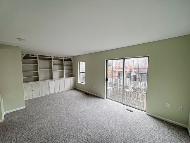Foto del edificio - Open and Spacious 3 Bedroom 2.5 Bath Townh...