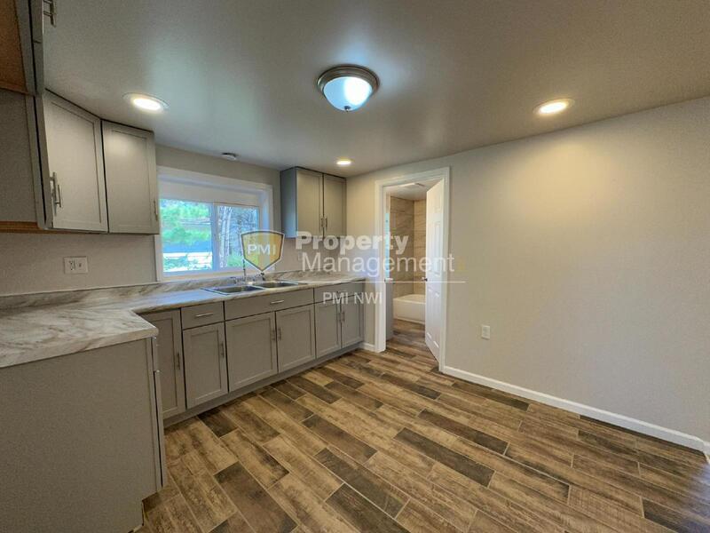 Foto principal - 4816 Massachusetts St