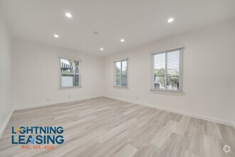 Building Photo - 1363 Hauser Blvd