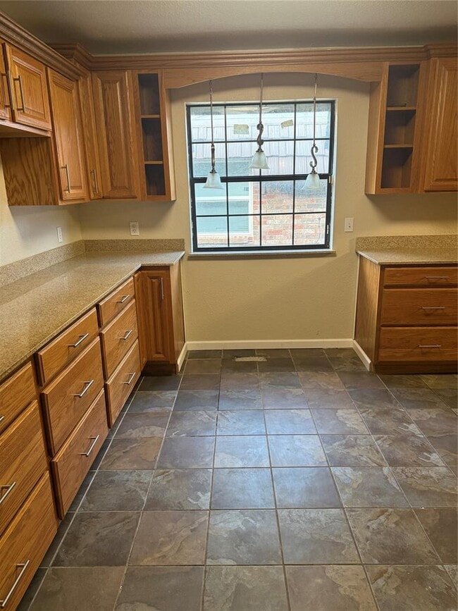 Building Photo - 6813 Lancer Ln