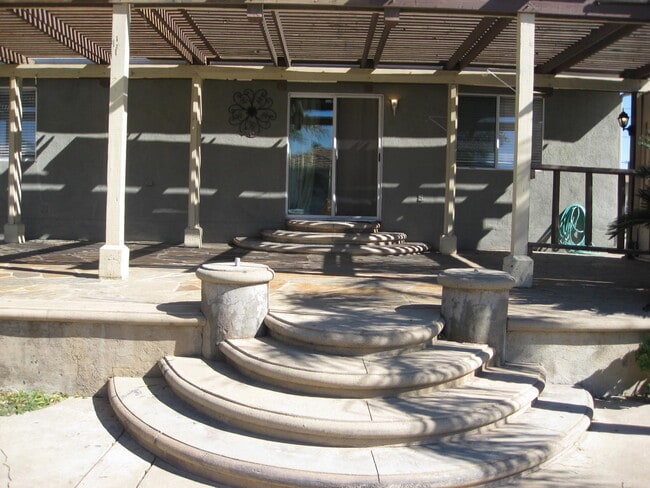 Foto del edificio - 9266 Cypress Ave