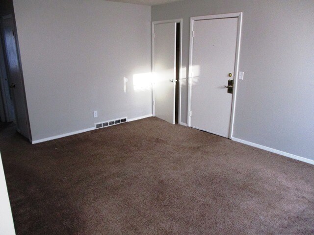 Foto del edificio - 1506 Ensign Dr