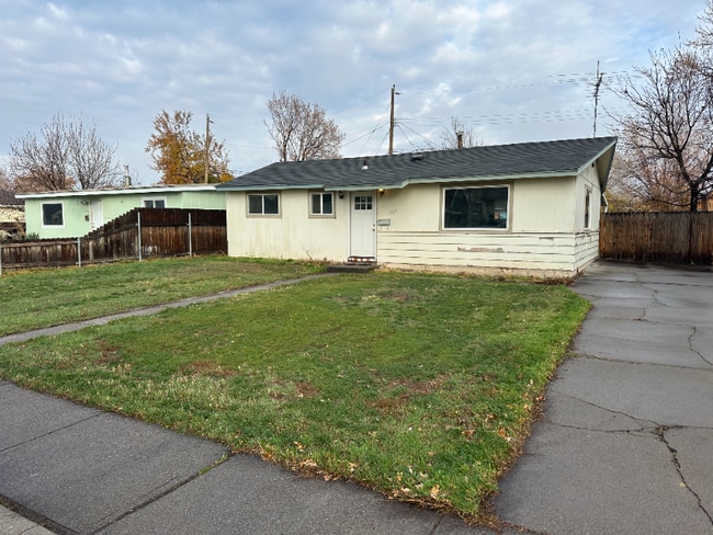 Building Photo - 1260 E 4th N