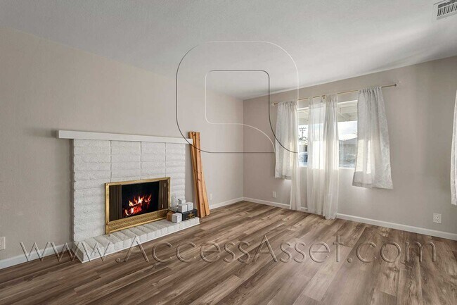 Foto del edificio - Charming Single-Story 3 Bed/2 Bath duplex ...