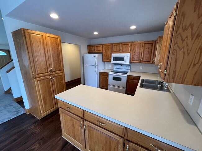 Building Photo - 9683 Little Creek Ct