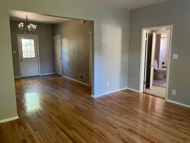 Foto del edificio - Old Town Updated 3 bed home w detached garage