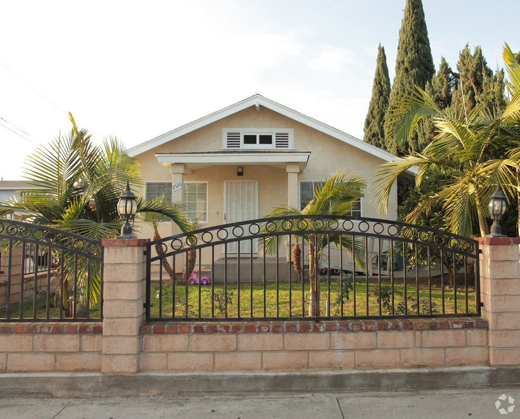 Foto del edificio - 9526-9530 1/2 Park St