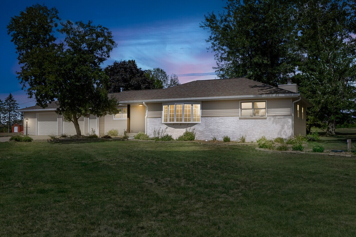 2184 Dawn Dr, Marion, IA 52302 House Rental in Marion, IA