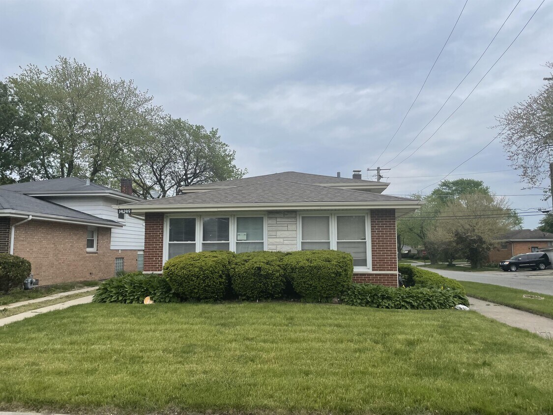 Foto principal - 14249 Cottage Grove Ave