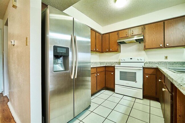 Foto del edificio - 8622 Dairy View Ln