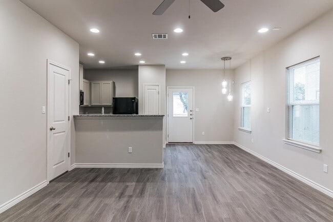 Foto del edificio - 106 Peruna Dr