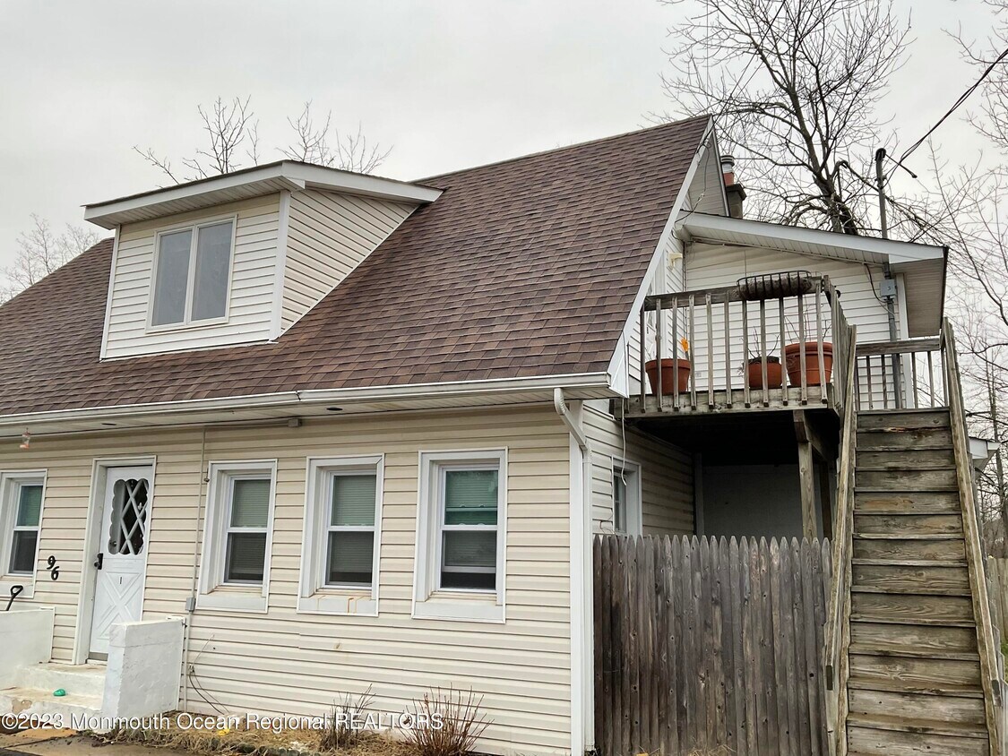 96 Wilson Ave, Manalapan Township, NJ 07726 Apartment for Rent in Manalapan Township, NJ