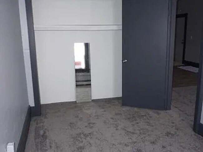 Building Photo - 317 S Clinton Ave