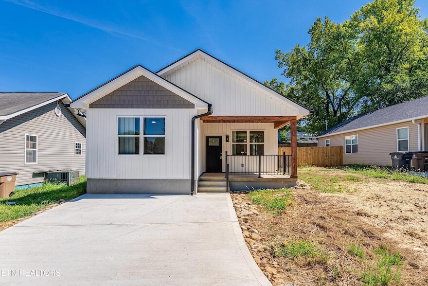 Photo - 818 W Anderson Avenue Unit