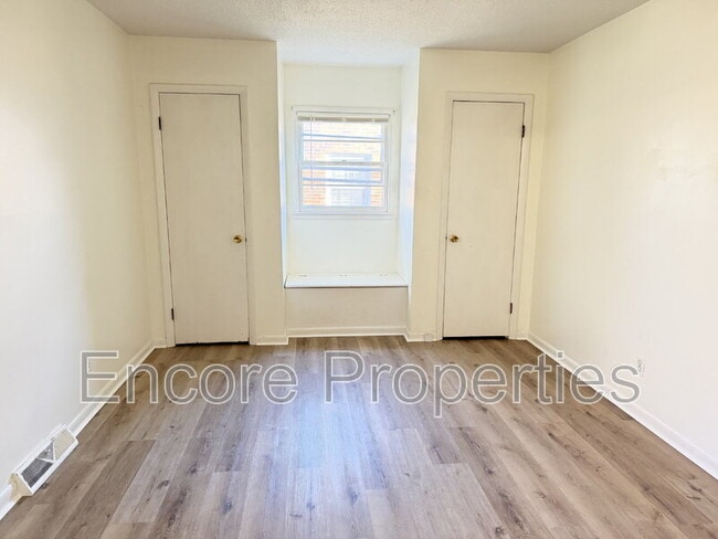 Building Photo - 1502 Larson St