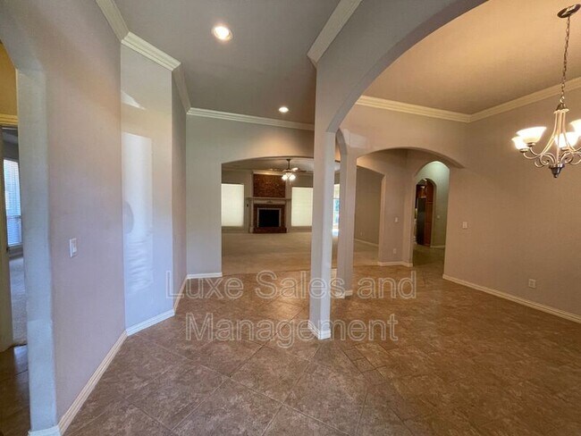 Foto del edificio - 2425 Flint Ridge Rd