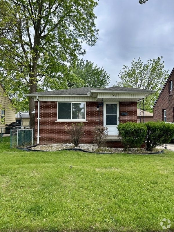 Building Photo - 555 Antoine St