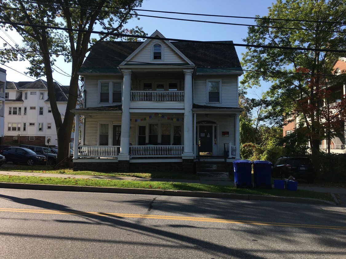 BUILDING FRONT - 307 Pearl St