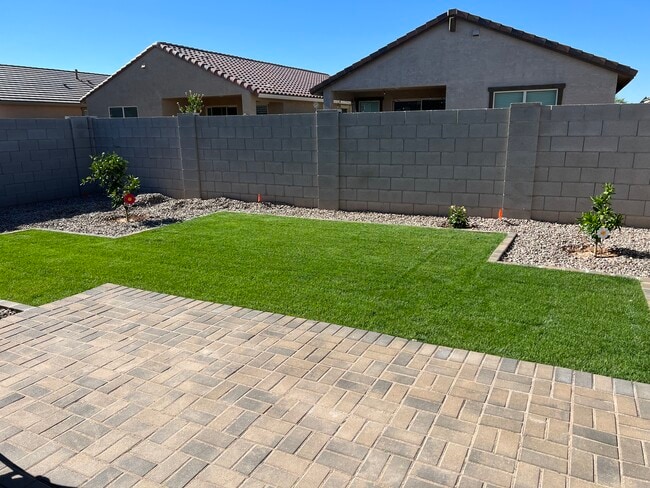 Building Photo - 40090 W Wade Dr