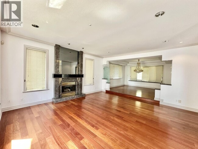 Photo du bâtiment - 883 W 52nd Ave