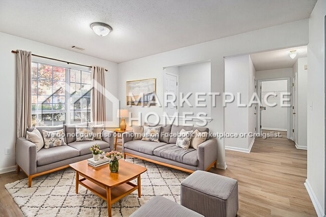 Foto del edificio - 10143 Deep Creek Dr