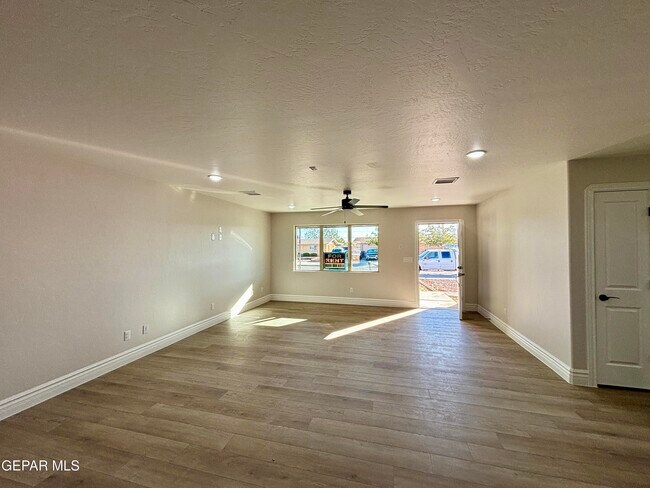 Foto del edificio - 2633 Dunoon Dr