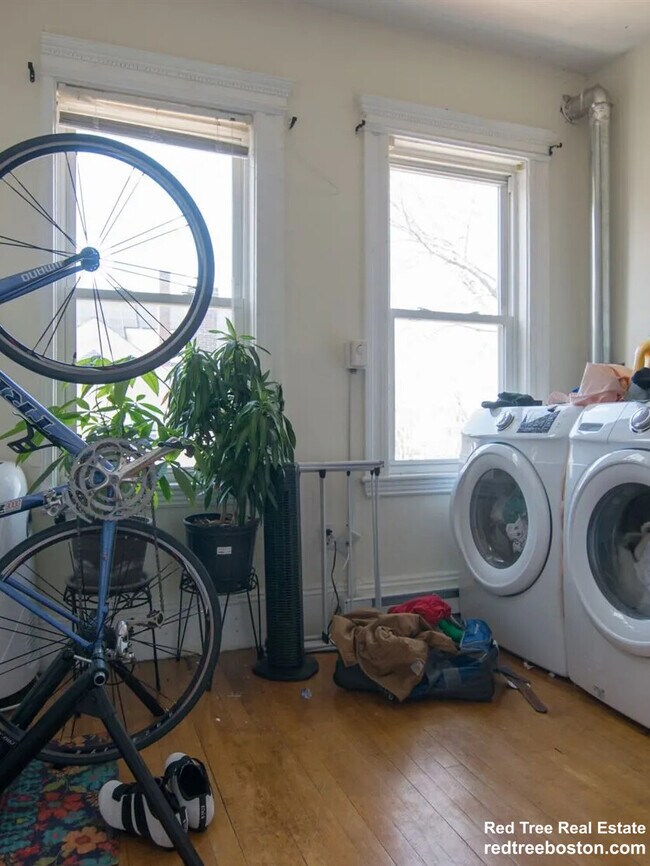 Foto del edificio - 229 Harvard St