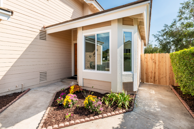 Building Photo - 9525 Cedar Hill Ct